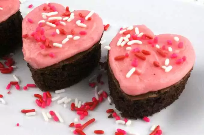 VALENTINES CAKE BITES