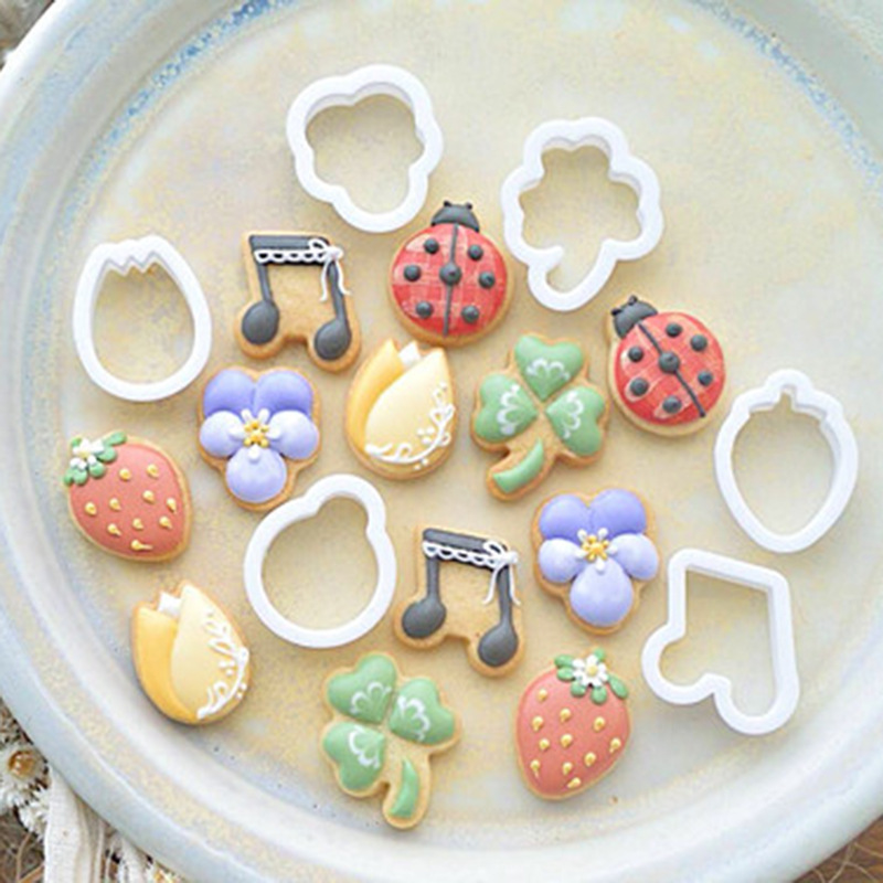 Cartoon Mini Plastic Cookie Cutter Set