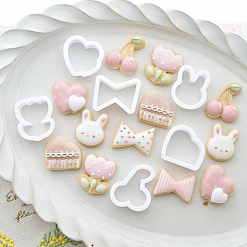 Cartoon Mini Plastic Cookie Cutter Set