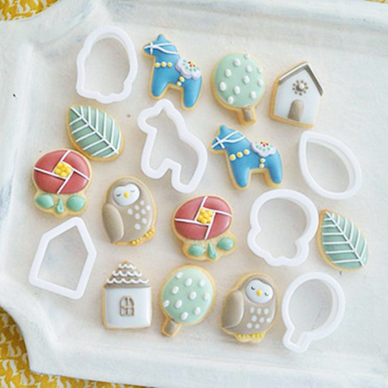 Cartoon Mini Plastic Cookie Cutter Set