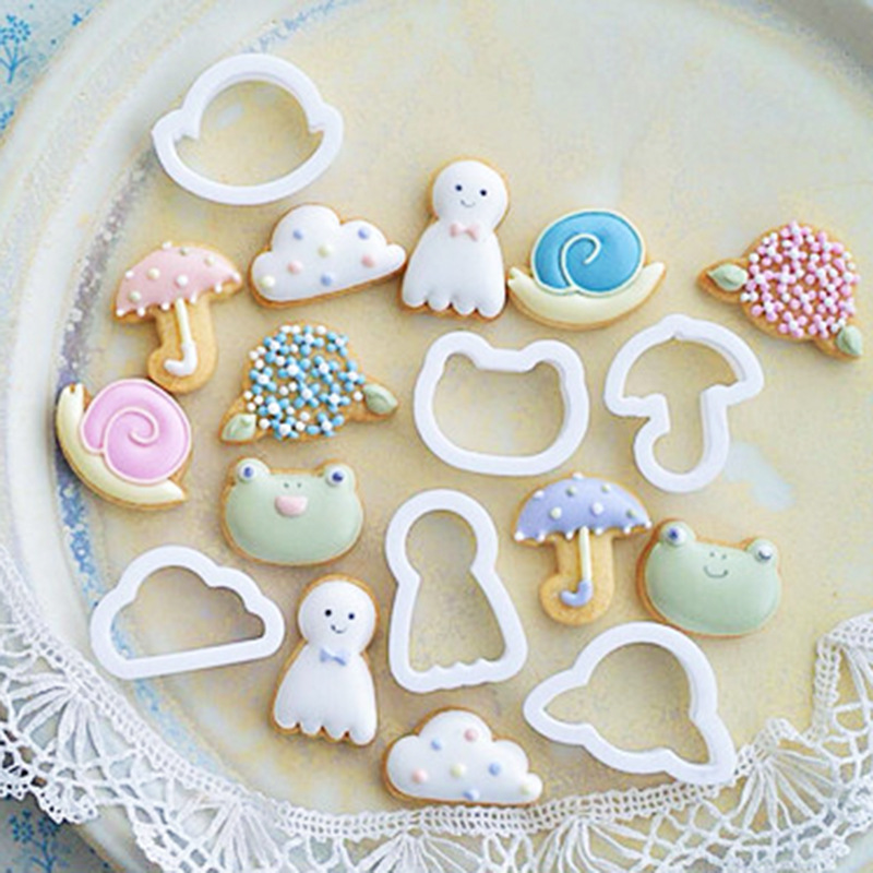 Cartoon Mini Plastic Cookie Cutter Set